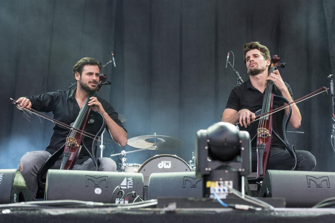 2CELLOS